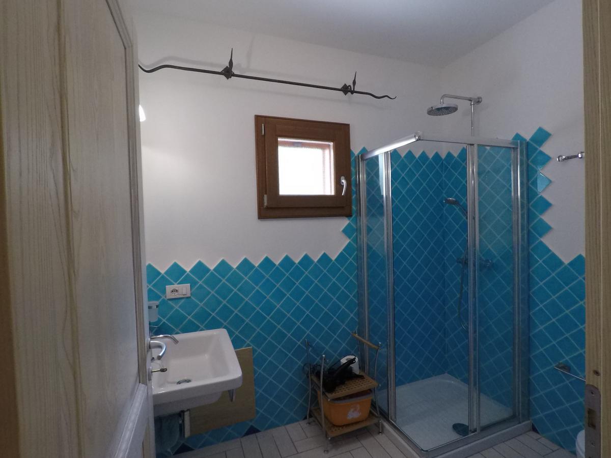 La Corte Degli Ulivi Appartamenti Cala Liberotto Luaran gambar