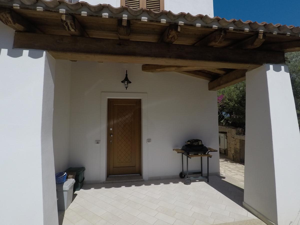 La Corte Degli Ulivi Appartamenti Cala Liberotto Luaran gambar
