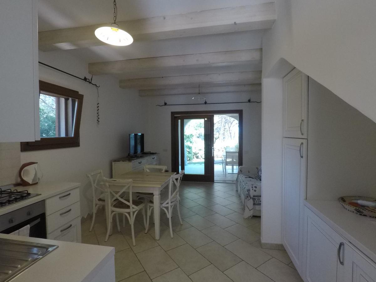 La Corte Degli Ulivi Appartamenti Cala Liberotto Luaran gambar