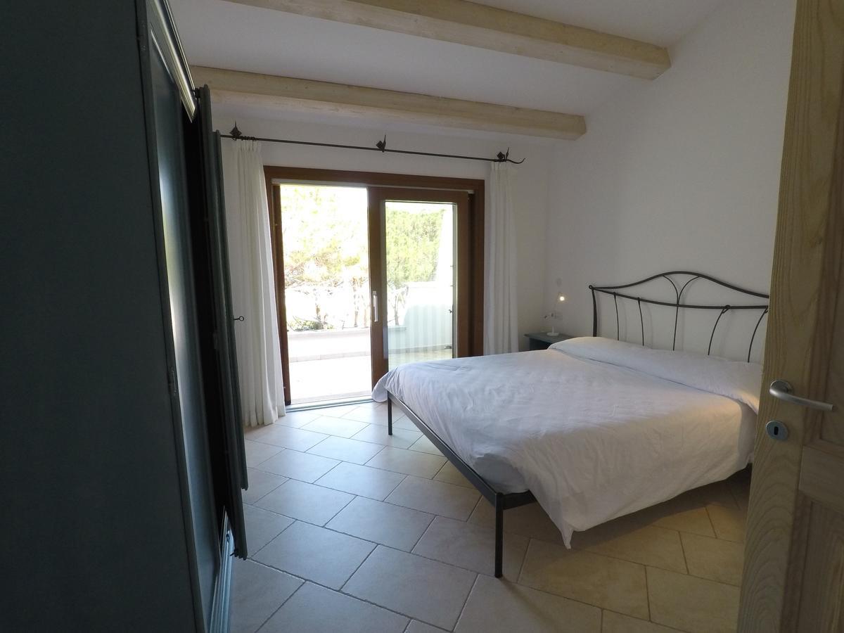 La Corte Degli Ulivi Appartamenti Cala Liberotto Luaran gambar